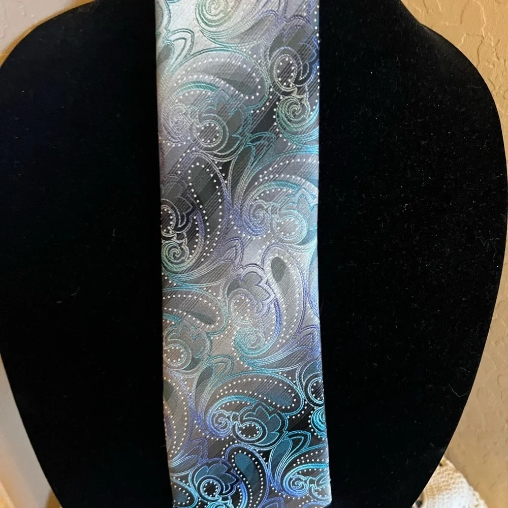Van Heusen Silk Paisley Hand Made Necktie Tie
